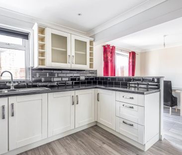 3 bedroom end of terrace house to rent - Photo 6