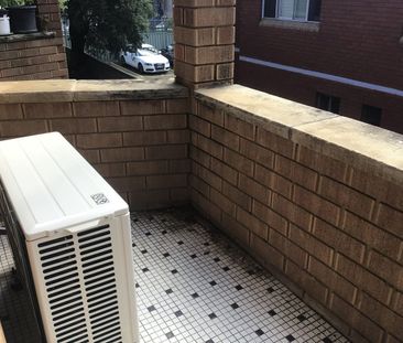 2 Bedrooms, 2 Private Balconies, Perfect location - Close to Shops ... - Photo 4