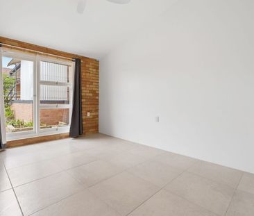Private One-Bedroom Flat on the Ashgrove/Newmarket Border – Walk to... - Photo 1