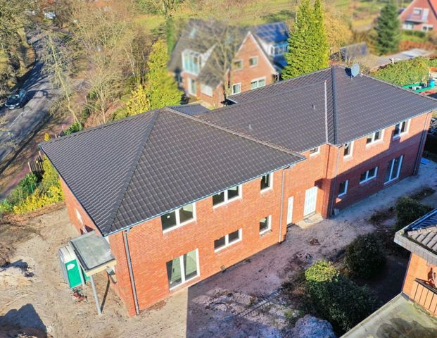 Moderne Oberwohnung mit optimaler Raumaufteilung, einer Einbauküche und Balkon im Herzen von Remels - Foto 1