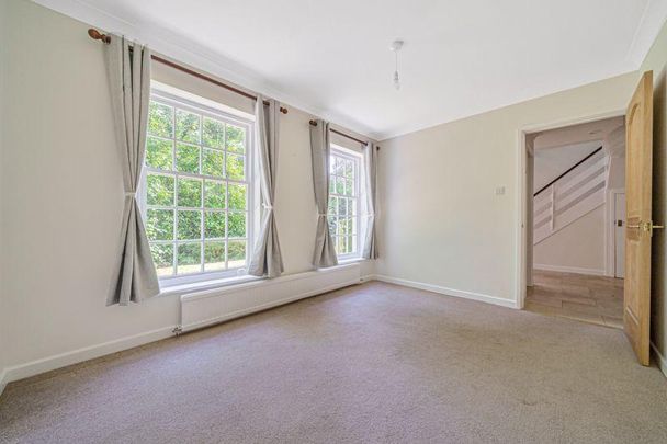 5 bedroom detached house to rent - Photo 1