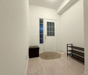 For Lease - 314 Clay Stones Street, Newmarket, Ontario - Photo 5