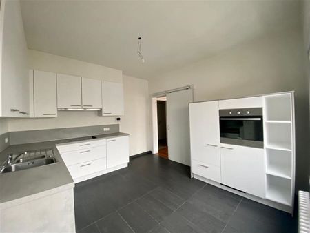 Zeer ruim en sfeervol appartement op topligging - Photo 2