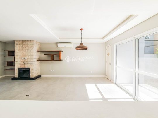 Casa em Condomínio com 3 quartos e 150m² para alugar em Hípica, Porto Alegre. - Photo 1
