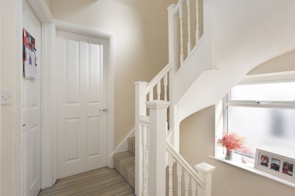 4 bedroom semi-detached house to rent - Photo 1