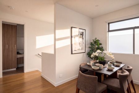 Stylish & Comfortable Living in a Convenient Bentleigh East Location - Photo 4