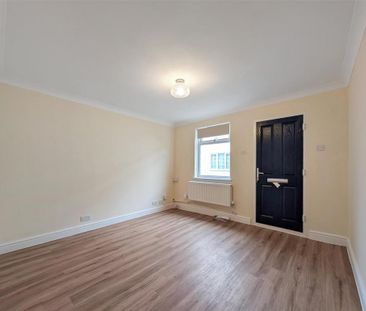 2 bedroom semi-detached house to rent - Photo 5