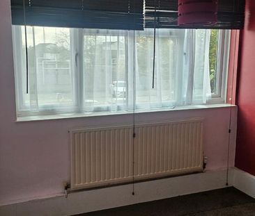 3 bedroom ground floor maisonette to rent - Photo 3