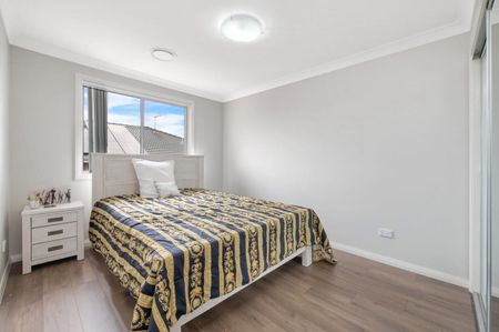 MODERN AND SPACIOUS Four Bedroom Family Townhouse IN PONDS HIGH SCHOOL & RIVERBANK PUBLIC SCHOOL CATCHMENT! - Photo 4