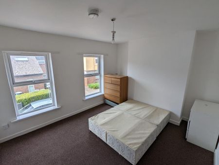 4 bedroom terraced house to rent - Photo 3