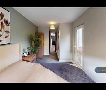 1 bedroom in a house share to rent - Photo 1