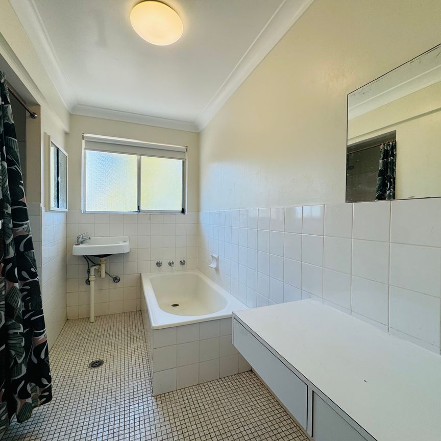 2/36 Marsh Street, Armidale NSW 2350 - Photo 1