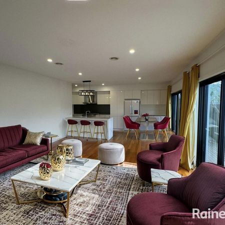 Prime Doncaster Location: Walk to Westfield, Close to Box Hill & M3! - Photo 4