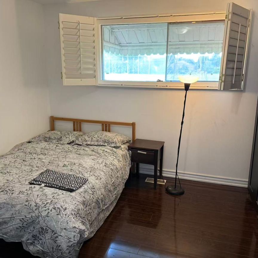 For Lease - 15 Yarmouth Court, Hamilton, Ontario - Photo 1