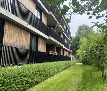 Gelijkvloers appartement met 2 slpks, tuintje en garage. - Photo 2