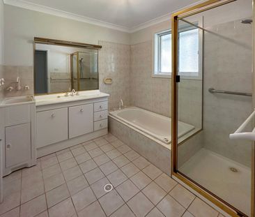 “Relaxed Coastal Living – 3 Bedroom Home in Tranquil North Arm Cove - Photo 4