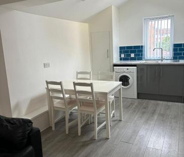 2 bedroom flat to rent - Photo 3