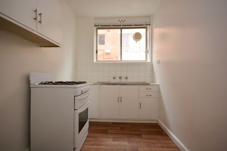 3/18 Westbury Grove, St Kilda East VIC 3183 - Apartment For Rent | Domain - Photo 2