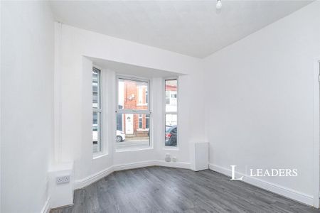 3 bedroom terraced house to rent - Photo 2