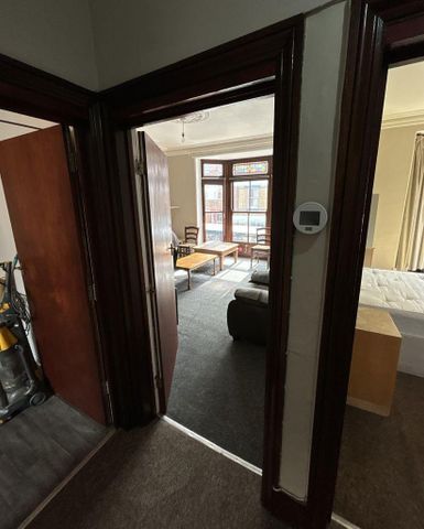 6 bedroom flat to rent - Photo 3