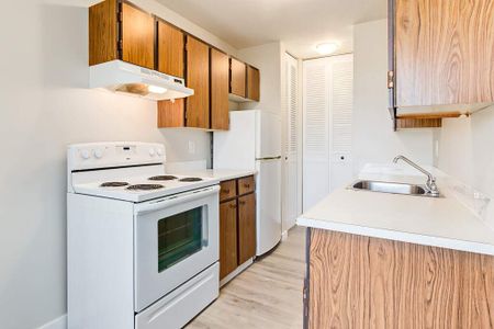 Renovated Suite - 2 Bedroom - Photo 3
