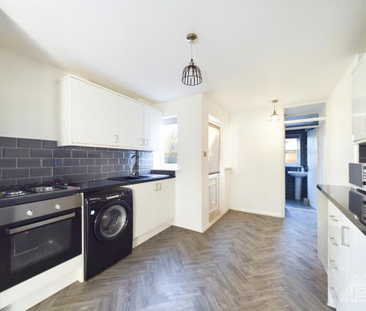 2 bedroom end of terrace house to rent - Photo 3