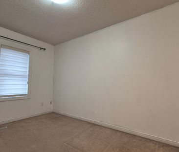 For Lease - 1039 Cedarglen Gate Unit# 15, Mississauga, Ontario - Photo 3