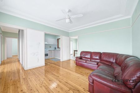 Spacious Family Home in a Quiet, Convenient Location! - Photo 3