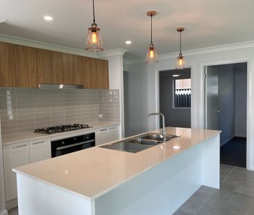 Contemporary Elegance - Photo 1