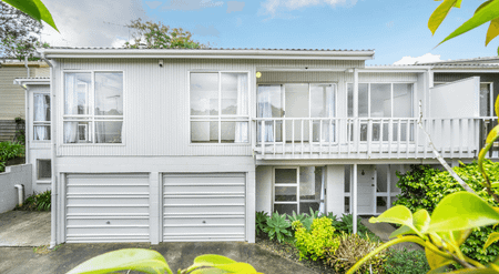 Charming 4-Bedroom Family Home in Hillcrest, Auckland - Photo 3