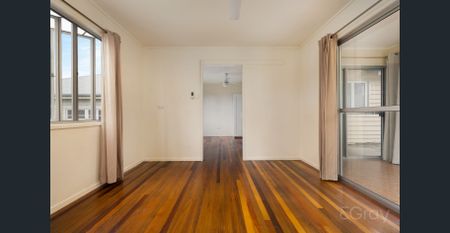 Flexible 4+ Bedroom Home in Kelvin Grove – Garden Maintenance included in the rent! - Photo 3