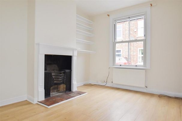 2 bedroom end of terrace house to rent - Photo 1