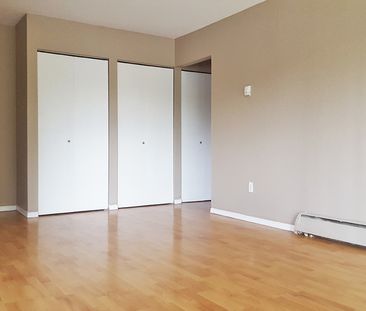 Regent Place Apartments - Photo 2