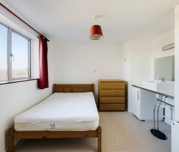 2 Bed Flat - Photo 5
