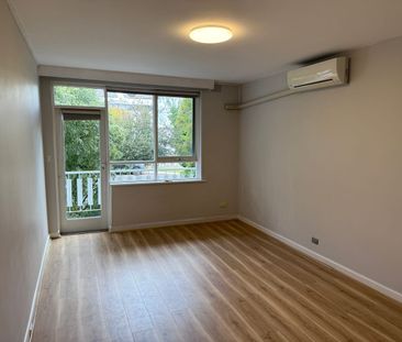 Renovated 1 bedroom - Photo 1