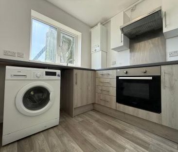 1 bedroom Flat To Let - Photo 3