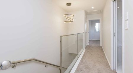 Mt Wellington Modern Home - Long term rental home - Photo 5