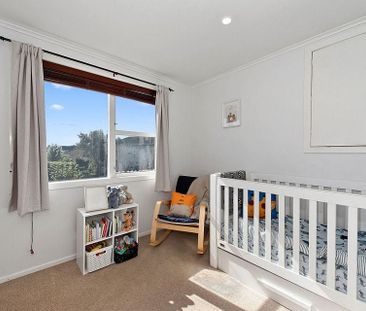 For a family seeking spacious living areas. - Photo 2