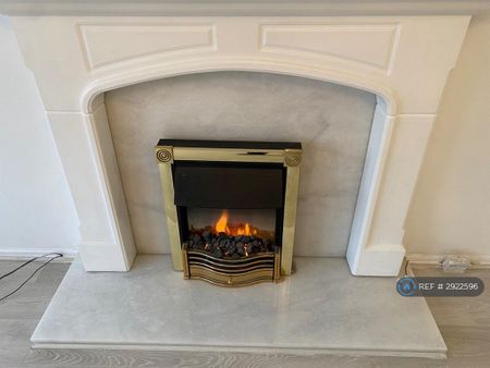 3 bedroom terraced house to rent - Photo 2