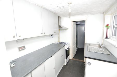 2 bedroom house to rent Winnock Road, Colchester, Essex, CO1 - Photo 5