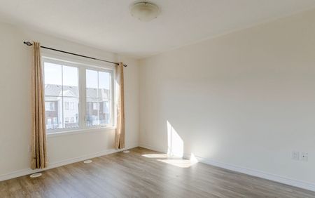 For Lease - 1060 Clipper Lane, Pickering, Ontario - Photo 4