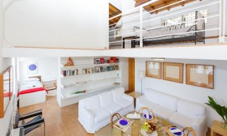 PIAZZA DEL POPOLO-VILLA: Modern, furnished 3 bedroom, 3 bath in private villa. Large terrace with views, spacious living, dining, kitchen. Sunny, silent. Ref 153 - Photo 3
