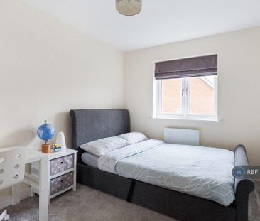 4 bedroom end of terrace house to rent - Photo 5