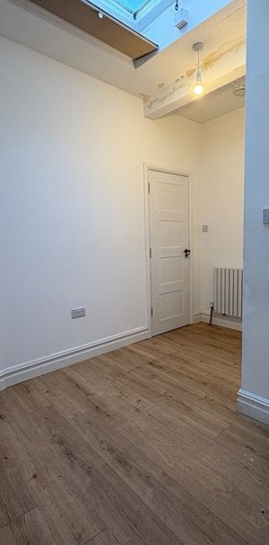 Room in a Shared Flat, Stoke Newington High Street, N16 - Photo 1