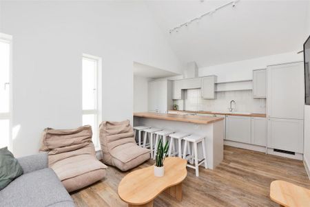 7 bedroom detached house to rent - Photo 2