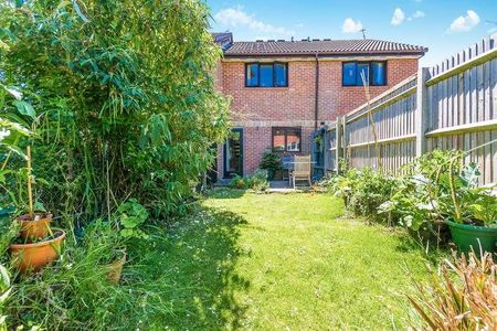 Broad Hinton, Twyford, Reading, RG10 - Photo 2