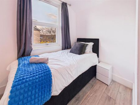 3 bedroom terraced house to rent - Photo 4