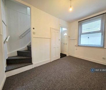 2 bedroom semi-detached house to rent - Photo 6