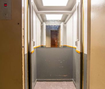 Top-Floor Studio with Balcony & River View - Photo 2