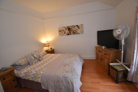 2 bedroom end of terrace house to rent - Photo 4